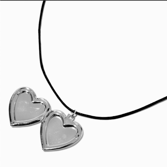 BNWT Angel print heart locket necklace - Picture 3 of 3